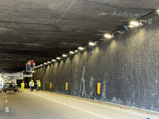 Chieti - Anas al lavoro nella galleria Tricalle dopo il cedimento di parte del solaio